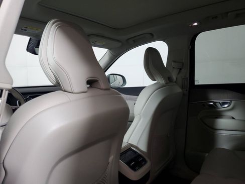 Used 2024 Volvo XC90 B6 Plus w/ Protection Package Premier AWD/4WD image 14
