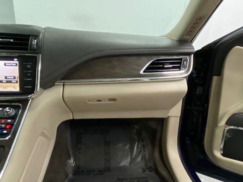 Used 2017 Lincoln Continental Select w/ Climate Package image 24