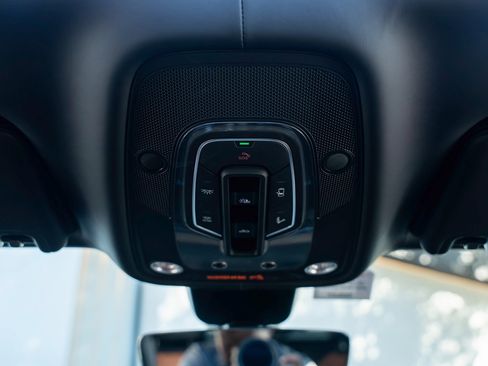 Used 2023 Bentley Bentayga image 32