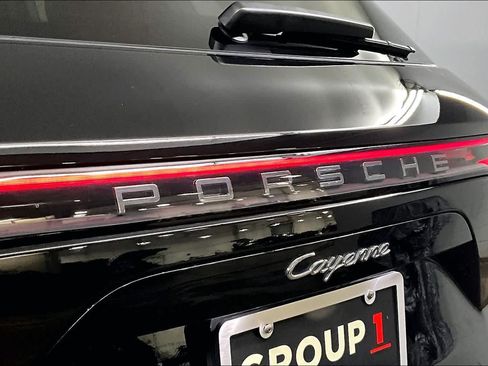 Used 2021 Porsche Cayenne AWD/4WD image 30