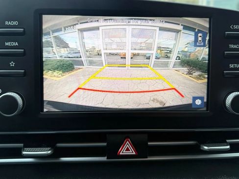 Used 2021 Hyundai Elantra SE w/ Cargo Package image 17