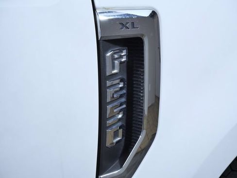 Used 2022 Ford F250 XL w/ Power Equipment Group AWD/4WD image 7