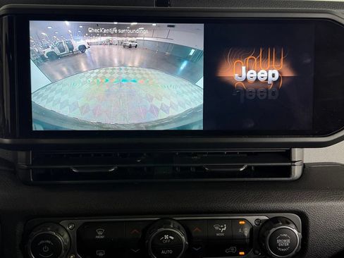 Used 2024 Jeep Wrangler Unlimited AWD/4WD image 18