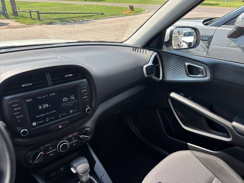 Used 2025 Kia Soul LX w/ LX Technology Package FWD image 33
