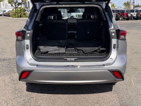 Used 2023 Toyota Highlander Platinum image 13