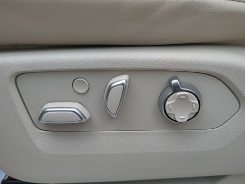 Used 2025 Cadillac Escalade Sport Platinum w/ LPO, Floor Liner Package AWD/4WD image 30