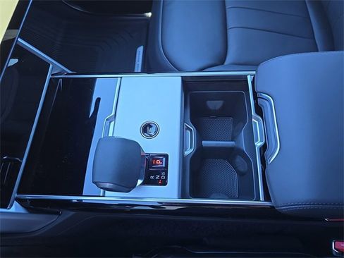 New 2026 Land Rover Range Rover Long Wheelbase SE image 16
