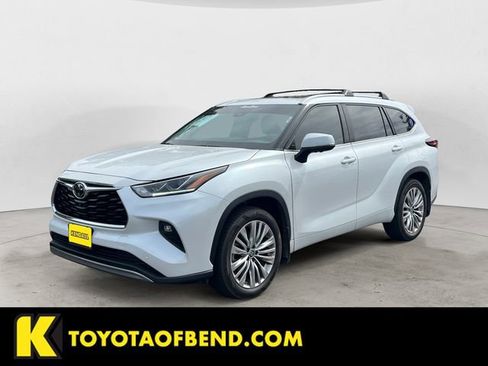 Used 2024 Toyota Highlander Platinum AWD/4WD image 1