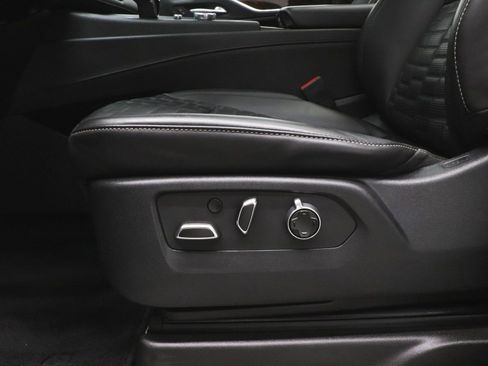 Used 2024 Cadillac Escalade Premium Luxury Platinum image 23