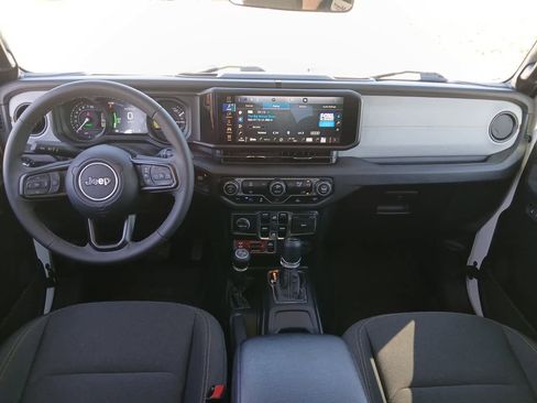 Used 2025 Jeep Wrangler Willys image 31