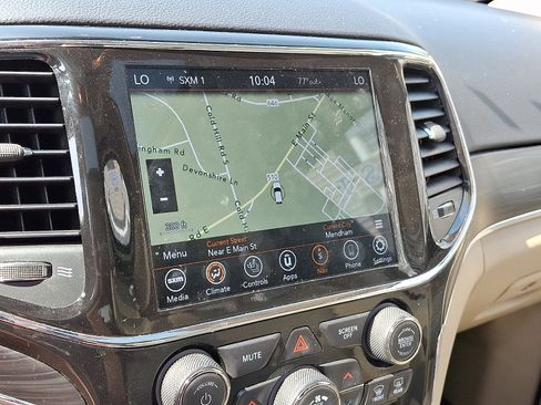 Used 2021 Jeep Grand Cherokee Limited AWD/4WD image 19