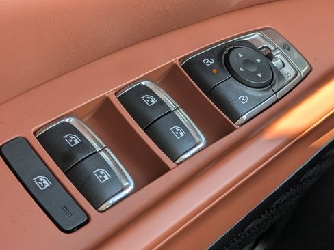 Certified 2025 Kia Carnival EX image 30