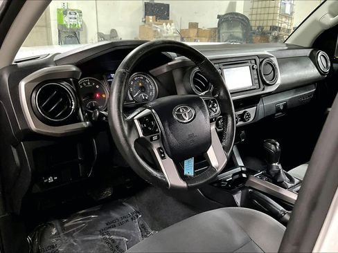 Used 2017 Toyota Tacoma SR5 w/ Tow Package image 18