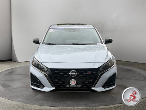 Used 2023 Nissan Altima 2.5 SR w/ SR Premium Package FWD image 2