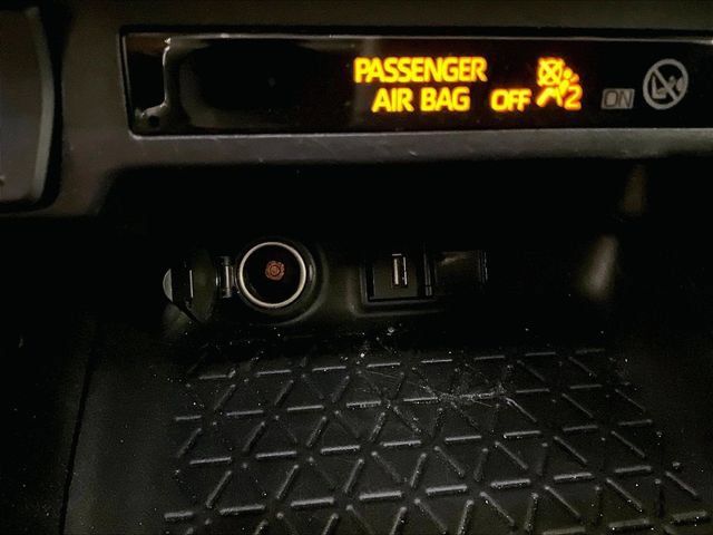 Used 2022 Toyota RAV4 XLE AWD/4WD image 31