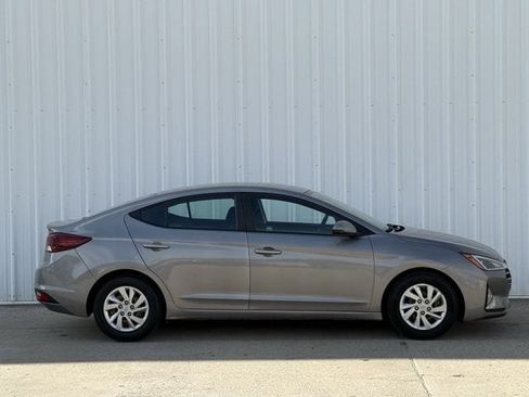 Used 2020 Hyundai Elantra SE w/ Cargo Package (C1) FWD image 3