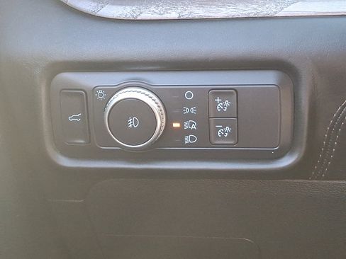 Used 2020 Ford Explorer Platinum w/ Premium Technology Package image 25