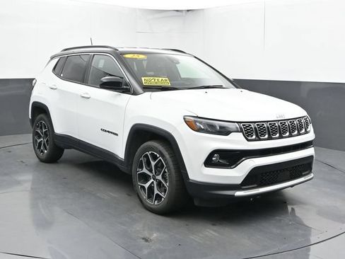 Used 2025 Jeep Compass Limited AWD/4WD image 5