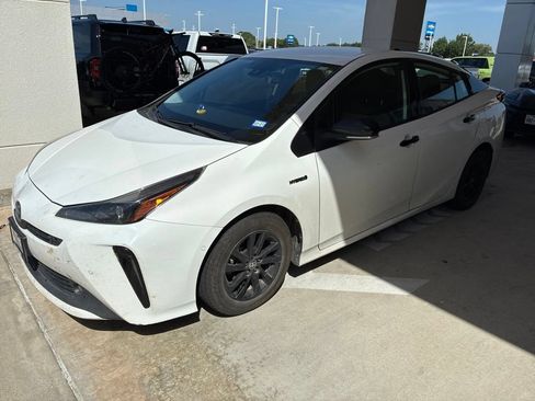 Used 2022 Toyota Prius AWD image 4