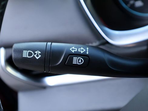 Used 2023 Chevrolet Traverse LT image 38