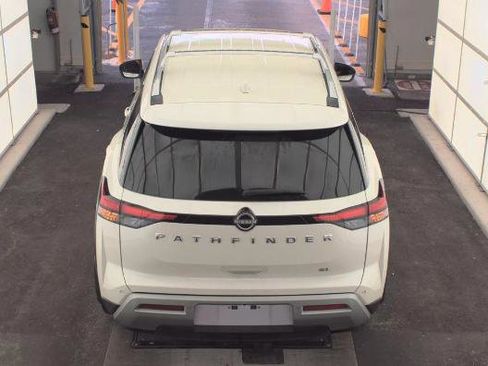 Used 2023 Nissan Pathfinder SL FWD image 5