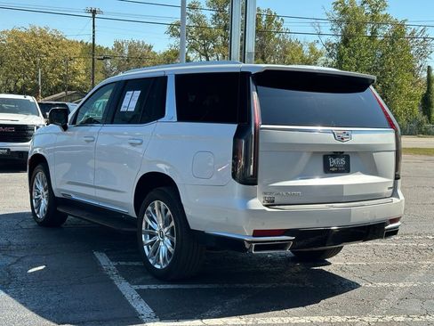 Used 2024 Cadillac Escalade Premium Luxury image 8