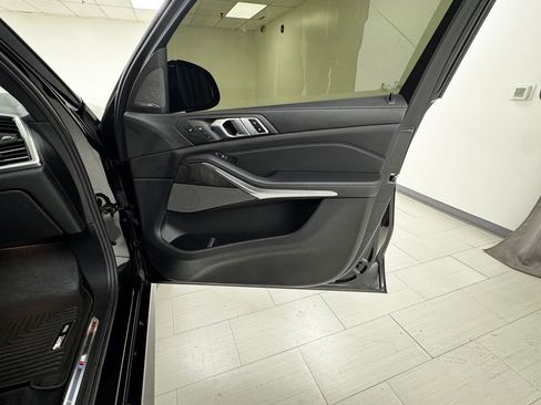 Used 2019 BMW X5 xDrive50i w/ M Sport Package image 13