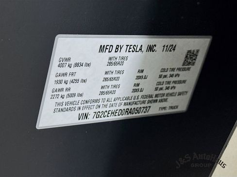 Used 2024 Tesla Cybertruck AWD Crew Cab image 41