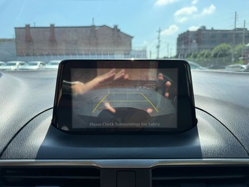Used 2018 MAZDA MAZDA3 Sport FWD image 11