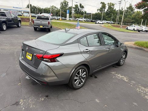 Used 2024 Nissan Versa SV FWD image 5