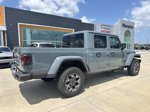 New 2026 Jeep Gladiator Sport AWD/4WD image 7