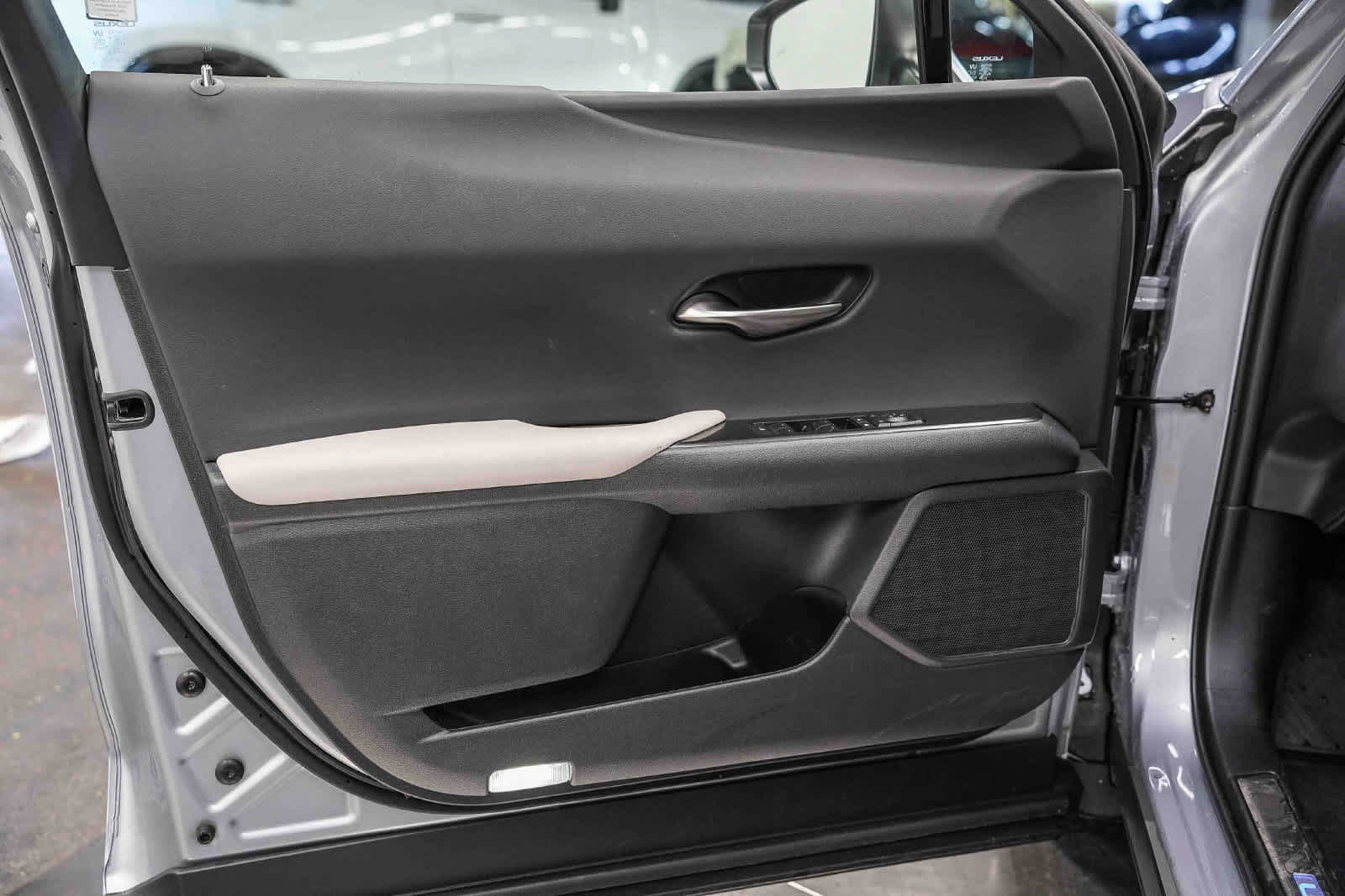 Certified 2025 Lexus UX 300h FWD w/ Accessory Package (Z2) image 21