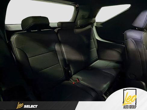 Used 2025 Chevrolet Traverse LT w/ Sun and Wheel Package image 28