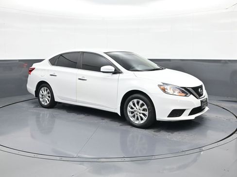 Used 2018 Nissan Sentra SV FWD image 1