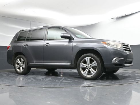 Used 2013 Toyota Highlander Limited image 26