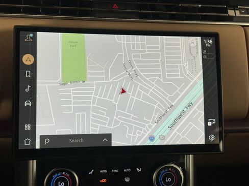 Used 2023 Land Rover Range Rover Long Wheelbase SE image 27