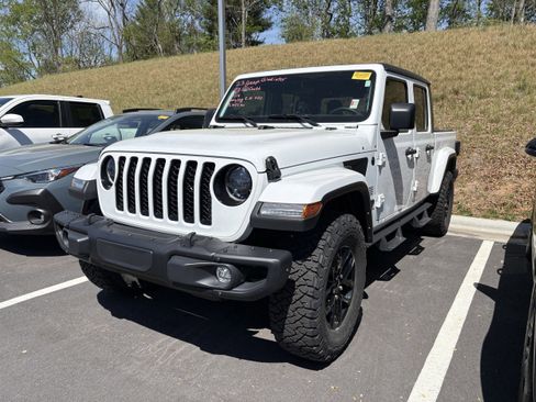 Used 2023 Jeep Gladiator Sport image 3