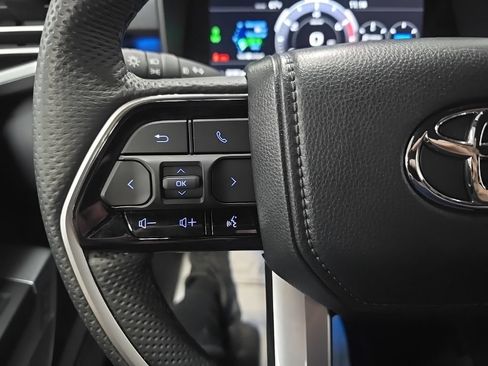 Used 2024 Toyota Sequoia Platinum AWD/4WD image 25