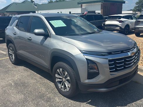 Used 2026 Chevrolet Equinox LT FWD image 1