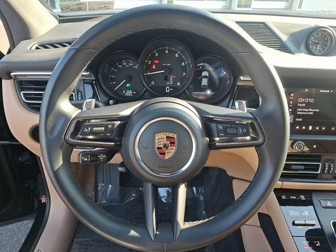 Used 2024 Porsche Macan AWD/4WD image 20