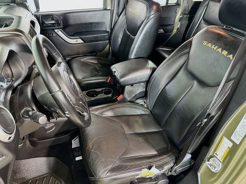 Used 2015 Jeep Wrangler Unlimited Sahara w/ Connectivity Group image 17