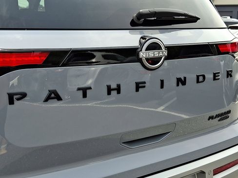 Certified 2023 Nissan Pathfinder Platinum w/ Black Appearance Package image 34