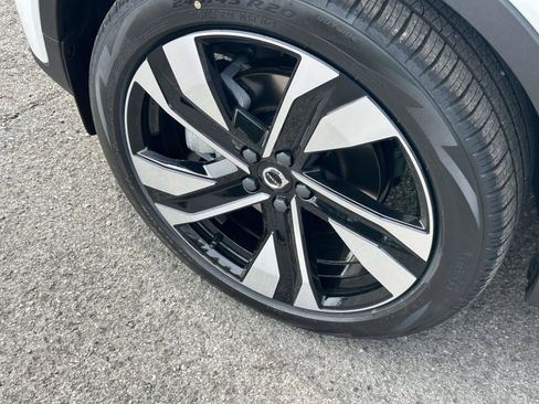 New 2026 Volvo XC40 B5 Ultra w/ Protection Package Premier image 9