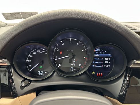 Certified 2026 Porsche Macan AWD/4WD image 24