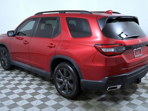 Used 2024 Honda Pilot Sport image 9