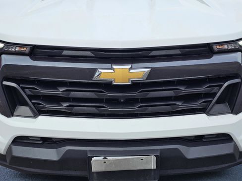 Used 2024 Chevrolet Colorado LT w/ LT Convenience Package III RWD image 3