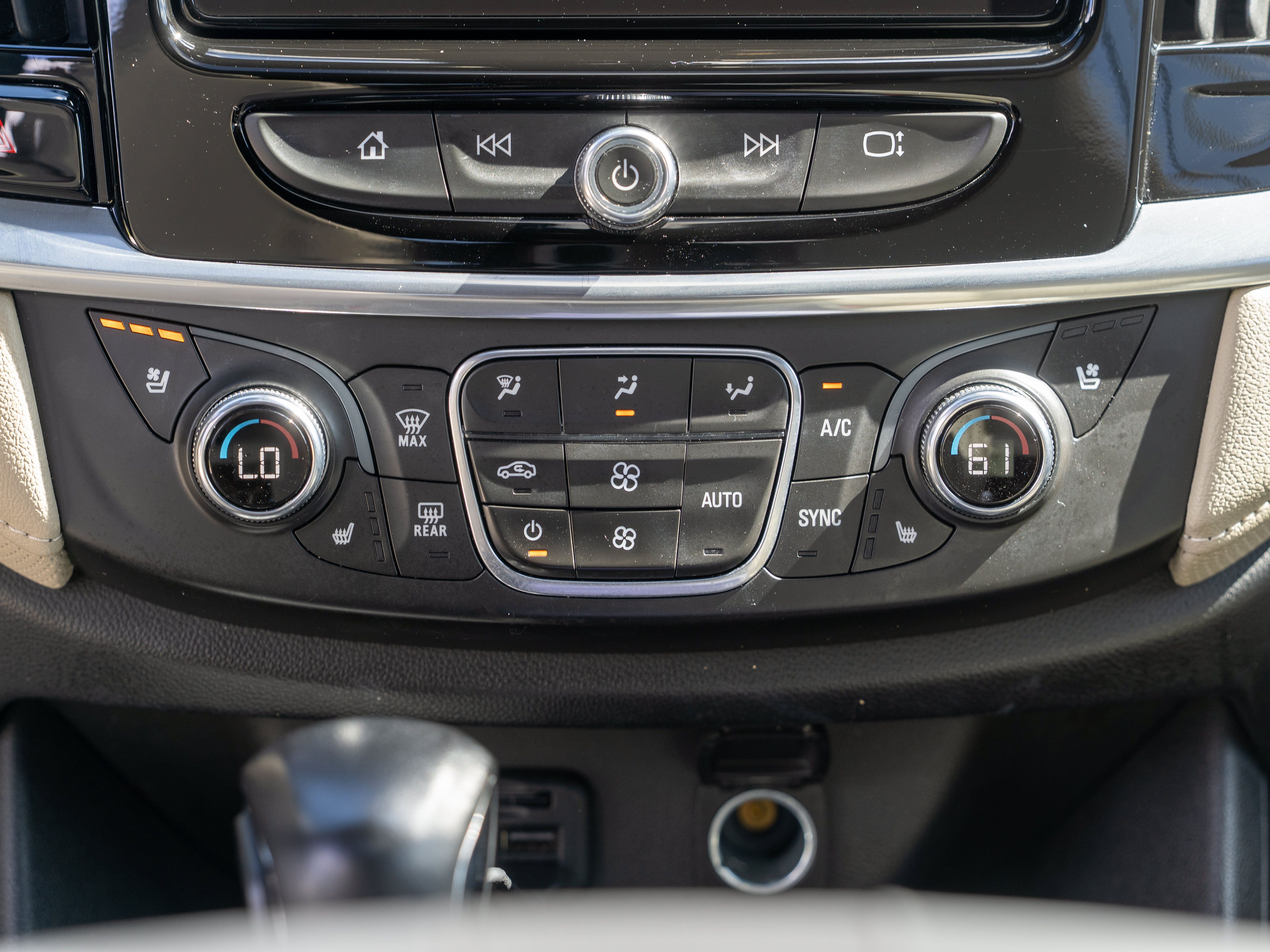 Used 2022 Chevrolet Traverse Premier w/ LPO, Floor Liner Package FWD image 33