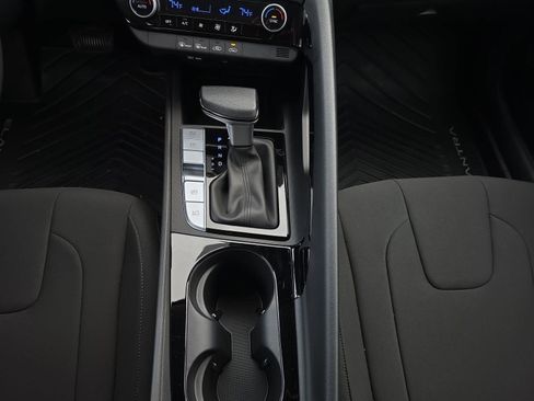 Used 2025 Hyundai Elantra Hybrid FWD image 19