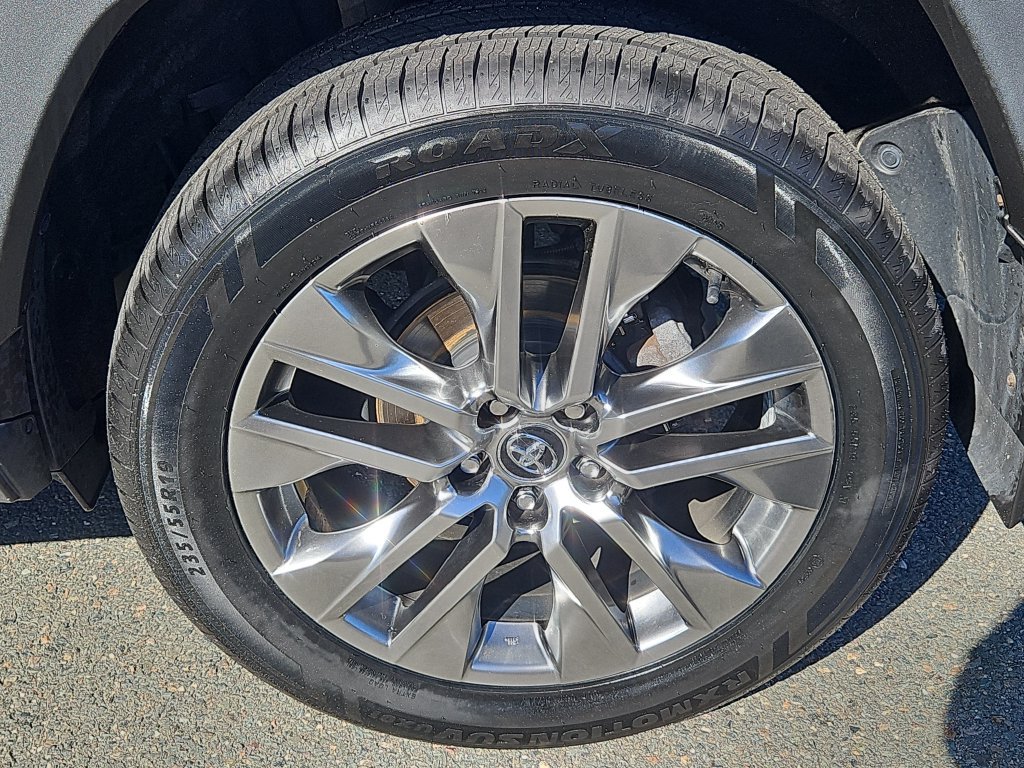 Used 2020 Toyota RAV4 XLE Premium AWD/4WD image 7