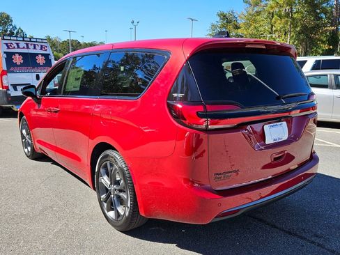 New 2026 Chrysler Pacifica Select image 10